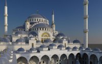 Стамбул открыл самую большую в мире мечеть